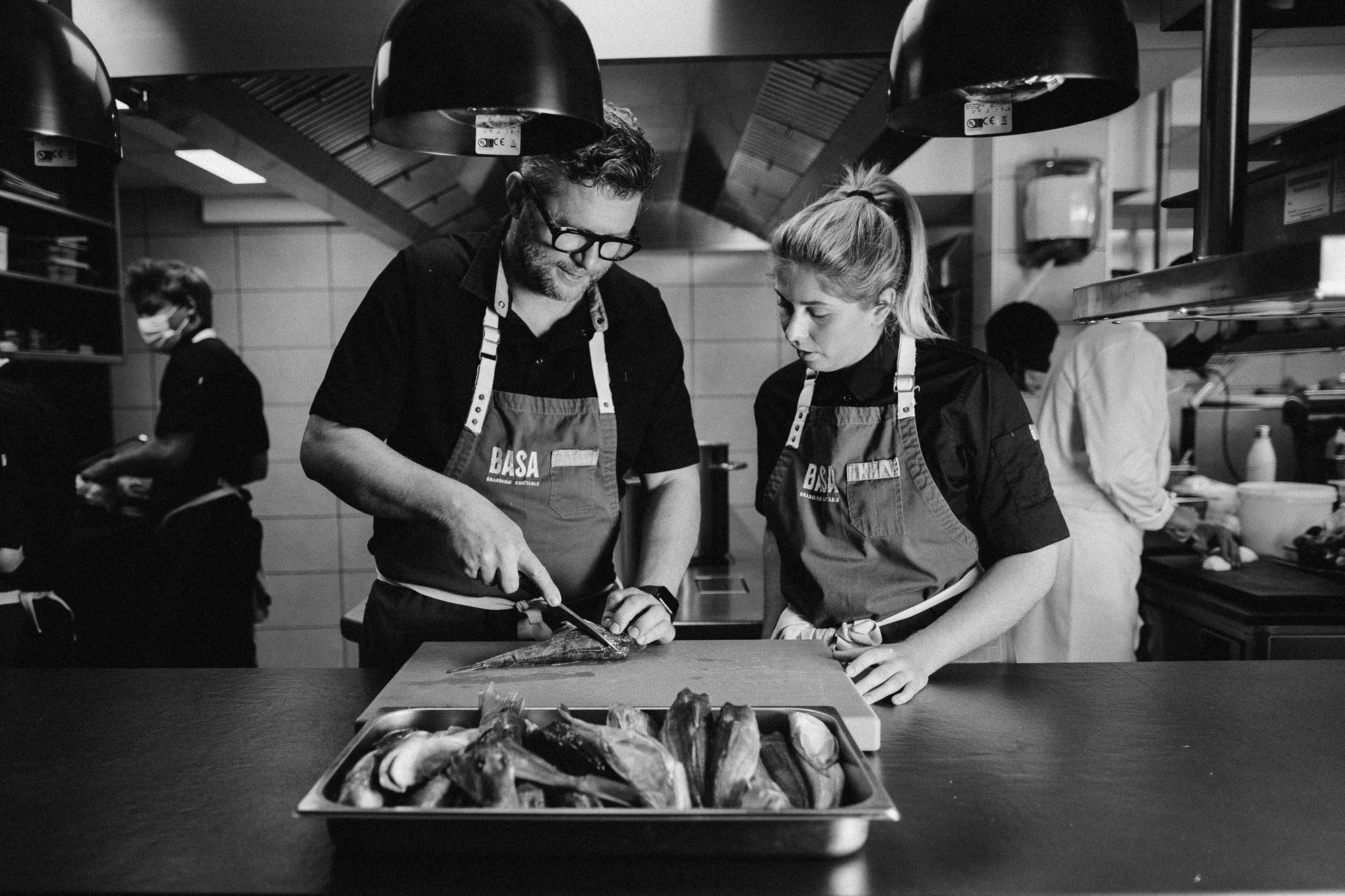 Dans notre brigade en cuisine la transmission du savoir à nos apprentis est primordiale. Notre brasserie Bayonne est engagée.